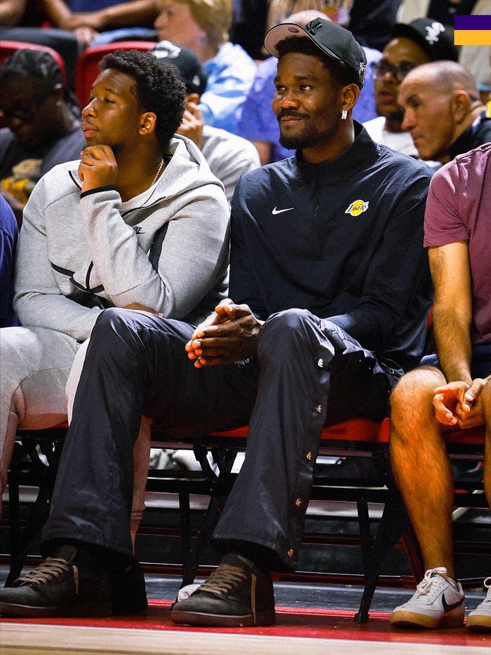 湖人队啦啦队表演(湖人队拉拉队队长图片)