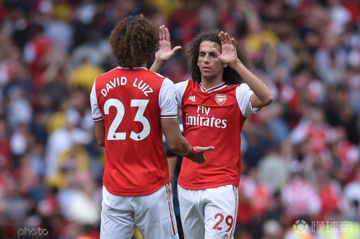 虎扑app-贡多齐发型设计团队揭(jiē)秘(团队合作的經(jīng)典事例素材)