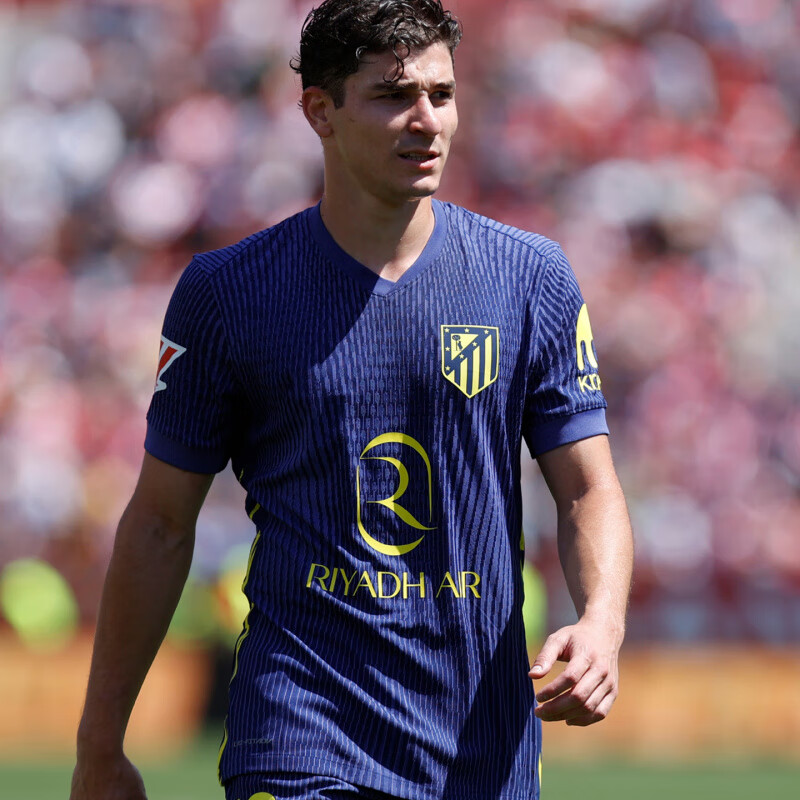 马德里竞技队服(马德里竞技足球俱乐部球衣)