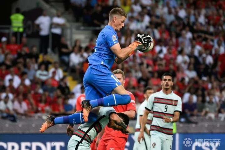 虎扑中国-姆沃戈扑救(连姆尼森的救女)